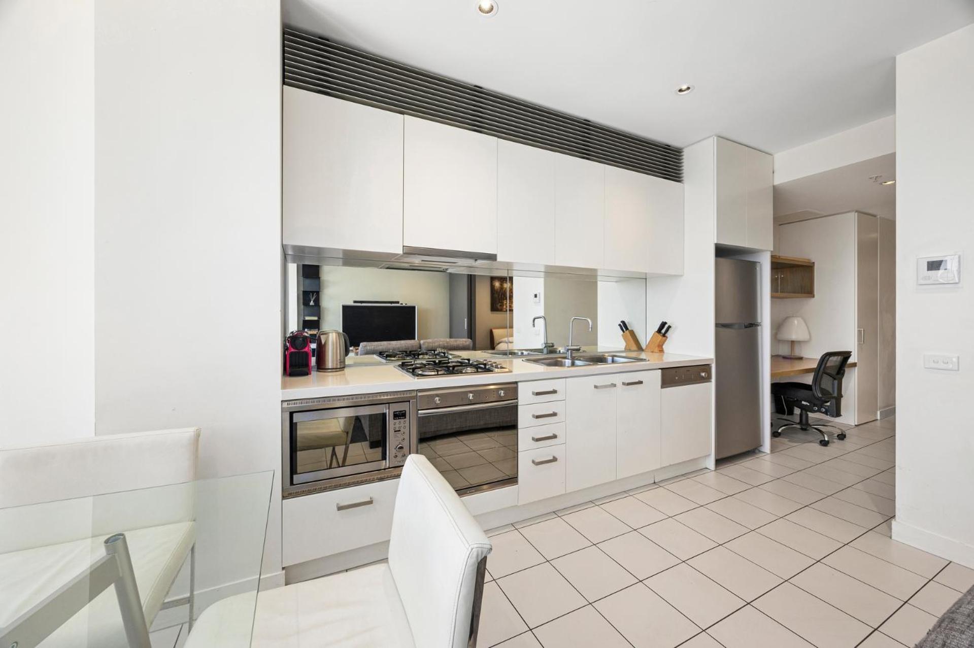 Luxury Designer Suite In Most Prestigious Location In เมลเบิร์น ภายนอก รูปภาพ